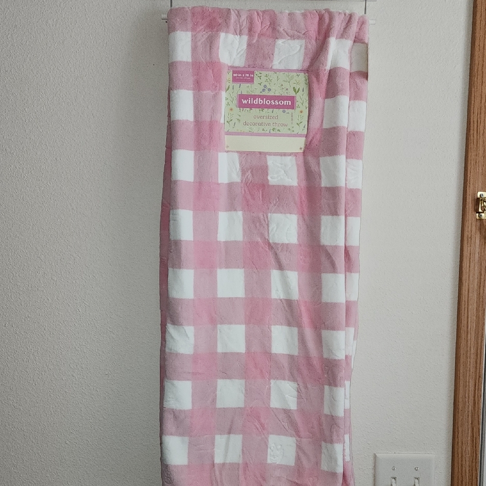 ✨️🐇🩷NWT BUFFALO CHECK SOFT BLANKET / BUNNIES🐇/ FLOWERS🌷PRINT IN BLANKET